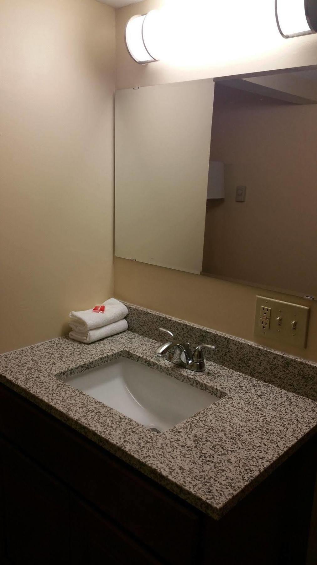 Dartmouth Motor Inn Екстер'єр фото